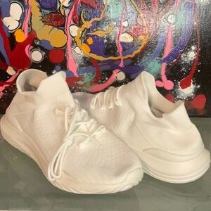 White Minimalist Athletic Shoes with Chunky Sole